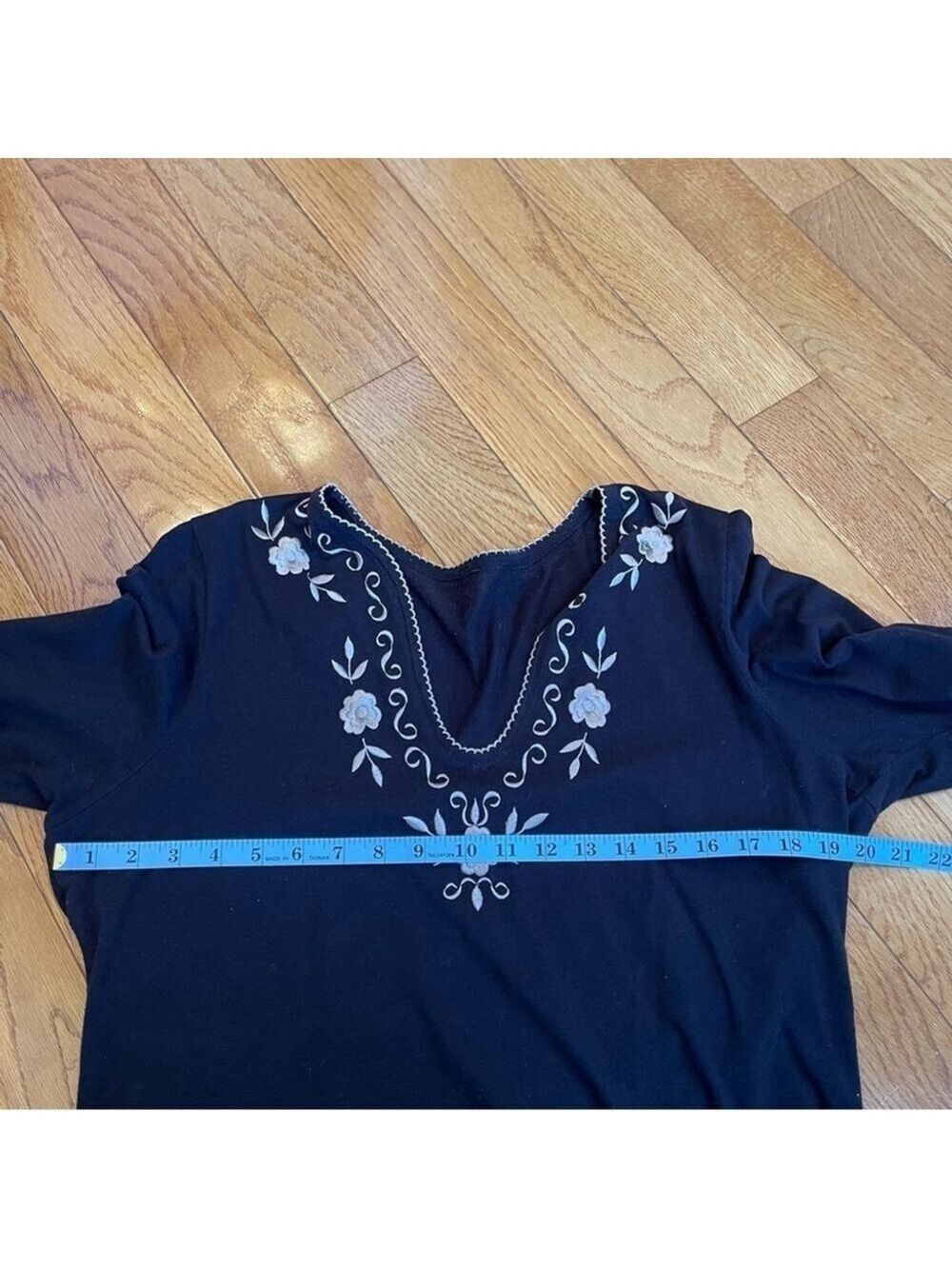 Women’s jersey top spandex embroidered front black 3/4 sleeve Sz XL - Picture 7 of 8